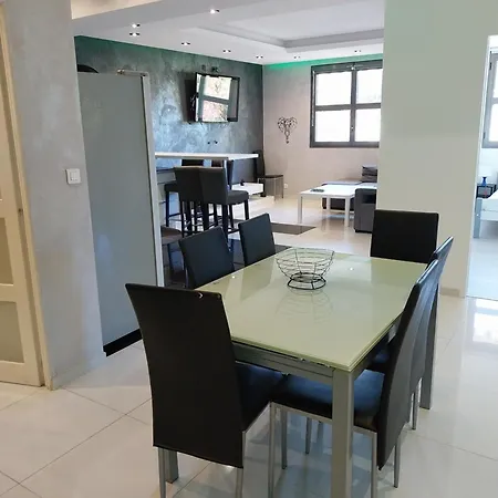 Spacieux Moderne Apartment